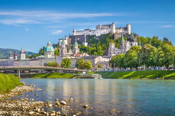 Stadt Salzburg mit Blick auf die Burg Hohensalzburg